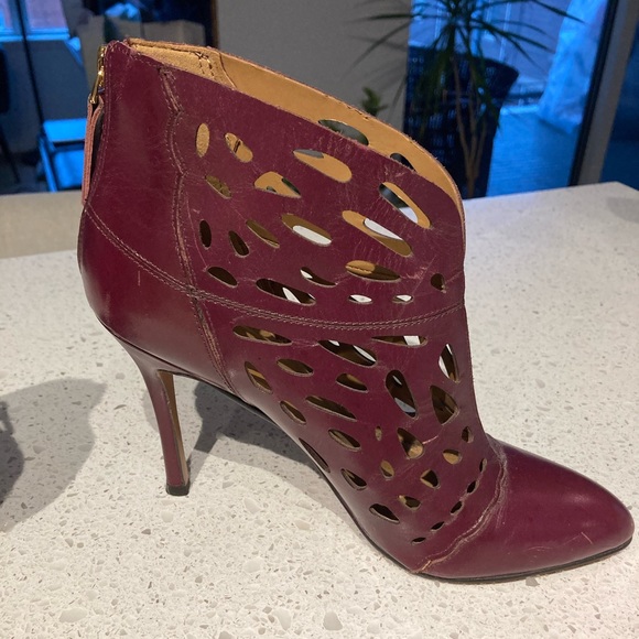 Nine West Women’s Heeled Booties.  4 inch Heel - Picture 3 of 7